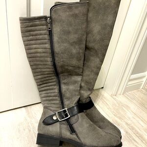 Grey Knee high stylish flat boots